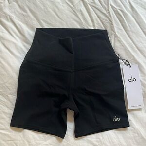 NWT Alo Yoga Airbrush High-Waist 5” Biker Short